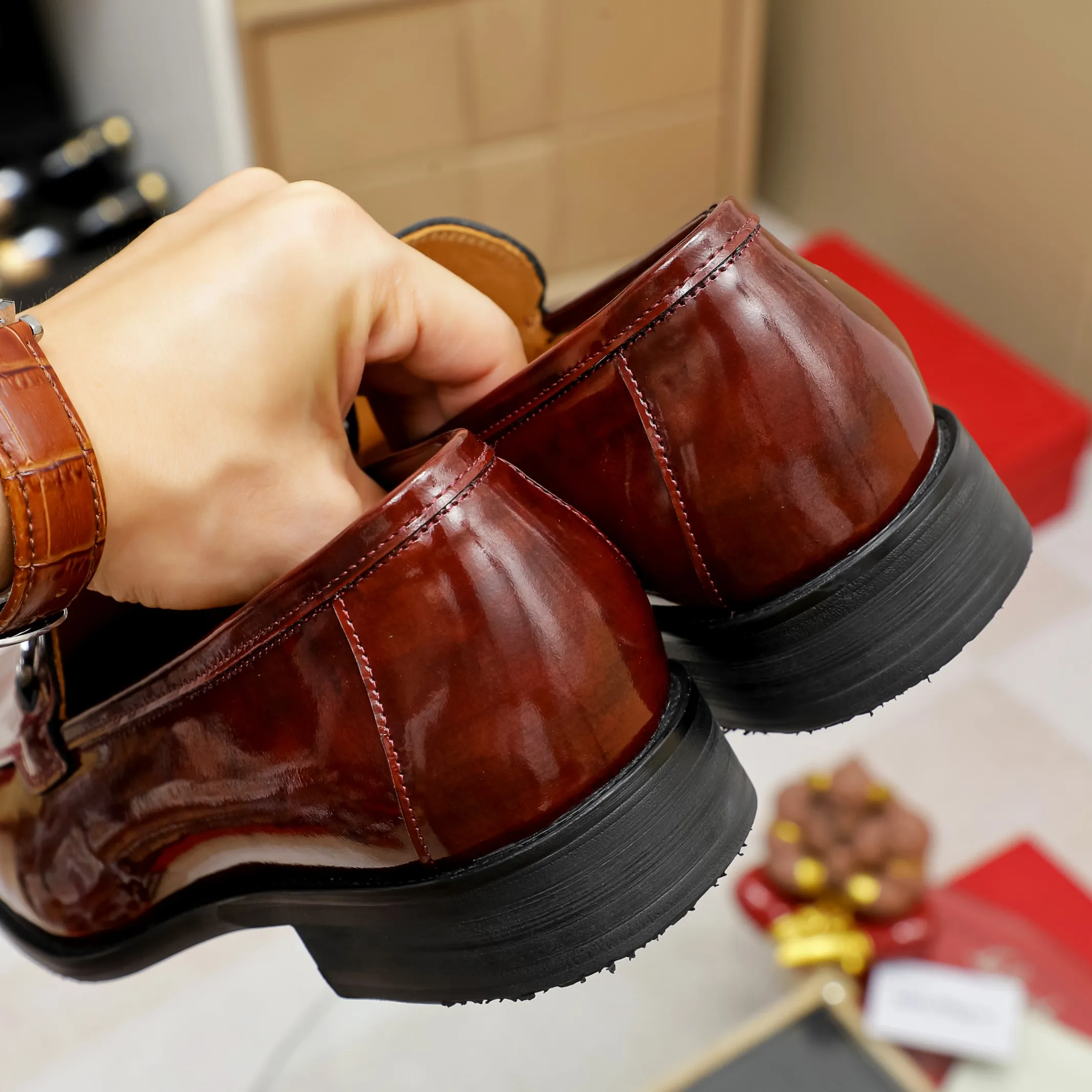 Men's shoes💰460🕷🕷[Ferragamo] Ferragamo's top men's business leather shoes💯Original copy of the official website, the upper is made of imported official website 1:1 material🍁Italian embossed cowhide🇮🇹Imported water-dyed leather lining. It’s definitely not made with ordinary craftsmanship, it’s the model used by celebrities! The factory’s craftsmanship is designed to create the most perfect shoes for trendy men! Code number 38-44 (45.46 customized) 3 colors, large quantities in stock